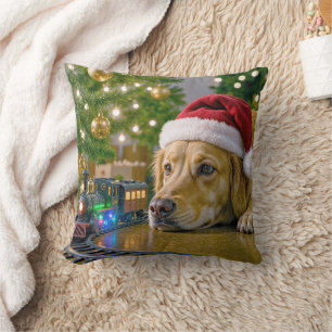 Kerst Golden Retriever die een speelgoedtrein beki Kussen