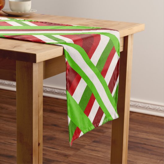 Kerst Plaid Diagonal in rood, groen en wit Korte Tafelloper (Voorbeeld)