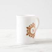 Kerst Snowflake Monogrammed Bone China Mok (Voorkant rechts)