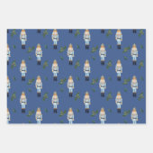 Kerstblauw Nutkraker en Holly Berry Branches Inpakpapier Vel (Voorkant)