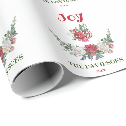 Kerstbloemstuk met witte en rode bloemen en monogr cadeaupapier (Rol Hoek)