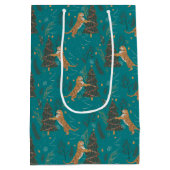 Kerstbomen & tijgers patroon op turquoise medium cadeauzakje (Achterkant)
