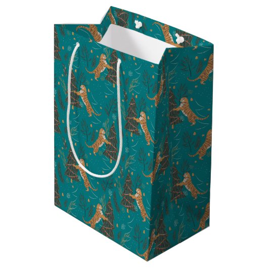 Kerstbomen & tijgers patroon op turquoise medium cadeauzakje (Achterkant Gekanteld)