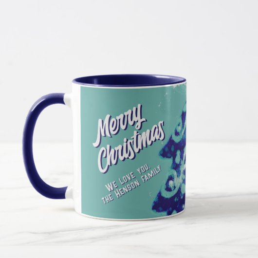 Kerstboom Artistic Blue Merry Script Family Mok (Links)