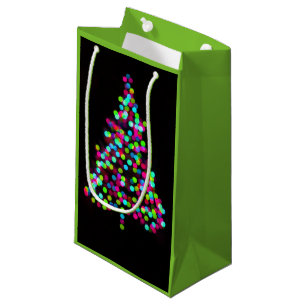 Kerstboomjuwelen op groen klein cadeauzakje