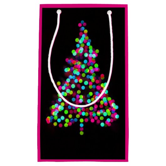 Kerstboomjuwelen op roze klein cadeauzakje (Voorkant)