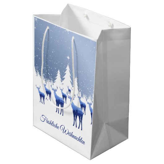 Kerstcadeau Tas Blue Deer Frohliche Weihnachten Medium Cadeauzakje (Achterkant Gekanteld)