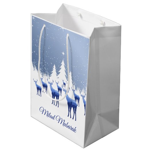 Kerstcadeau Tas Blue Deer Milad Mubarak Medium Cadeauzakje (Achterkant Gekanteld)