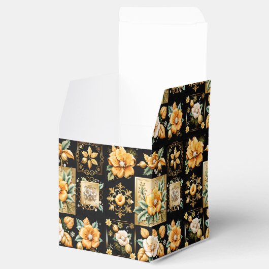 Kerstcollage met gouden en witte bloemen bedankdoosjes (Geopend)