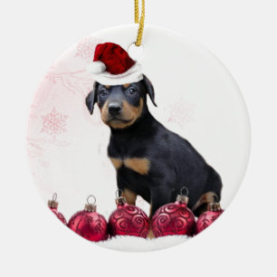 Kerstdobermanpuppy rondom keramische sierspelen keramisch ornament
