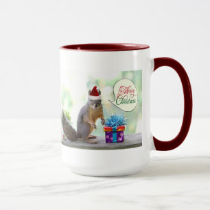 kersteekhoorn met kerstcadeautjes mok