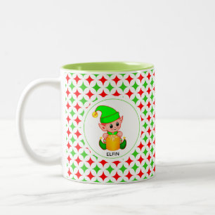 Kerstelf op groen en rood diamanten sterpatroon tweekleurige koffiemok