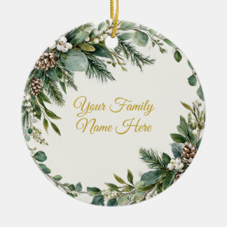 Kerstfamilienaam met dennen en bessen keramisch ornament