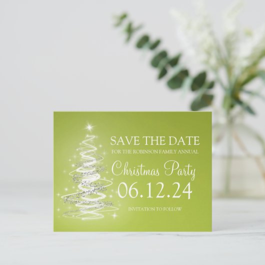 Kerstfeest Bewaar de datum Sparkling Tree Green Aankondigingskaart (Staand voorkant)