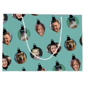 Kerstfeest Funny Family Foto: Ornaments Groot Cadeauzakje (Achterkant)