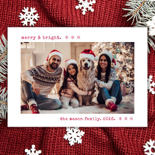 Kerstfoto met vrolijke en heldere rode schrijfmach feestdagenkaart