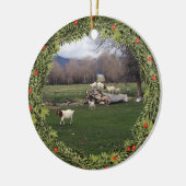 Kerstgeiten op een log keramisch ornament (Links)