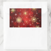 Kerstgouden sneeuwvlokken op rode achtergrond rechthoekige sticker (Tas)