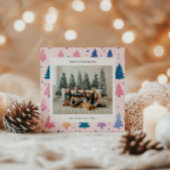 Kerstkaart in pastelkleuren met cartoonachtige ker