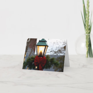Kerstkaart met lantaarn voor het kerstseizoen notitiekaartje