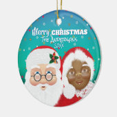 KerstKerstman en mevrouw Claus Biraciale Kerstmis Keramisch Ornament (Links)