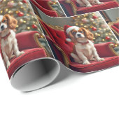 Kerstkoning Charles Spaniel op een rode stoel Cadeaupapier (Rol Hoek)