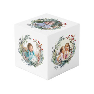 Kerstkrans, groene bladeren en bessen foto kubus