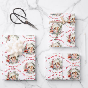 Kerstkrans met rode bloemen en foto inpakpapier vel