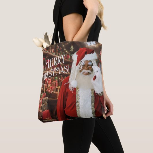 Kerstman blij in zijn werkplaats draagtas (Dichtbij)
