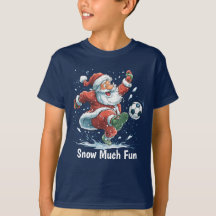 Kerstman die voetbal speelt in de sneeuw jongens T