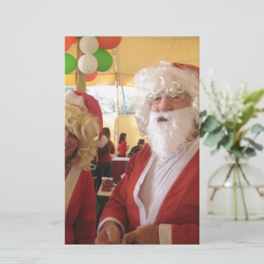 Kerstman en mevrouw Claus Kerstviering - Feestelij Briefpapier (Staand voorkant)