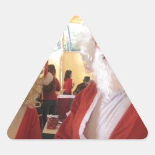 Kerstman en mevrouw Claus Kerstviering - Feestelij Driehoek Sticker