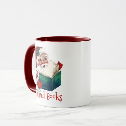 Kerstman leest verboden boeken mok (Voorkant links)