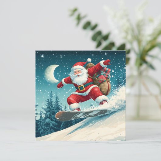 Kerstman levert kerstcadeaus op een snowboard feestdagenkaart (Staand voorkant)