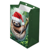 Kerstman Sloth in het regenwoud Medium Cadeauzakje (Voorkant Gekanteld)