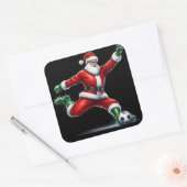 Kerstman voetbalt buiten vierkante sticker (Envelop)