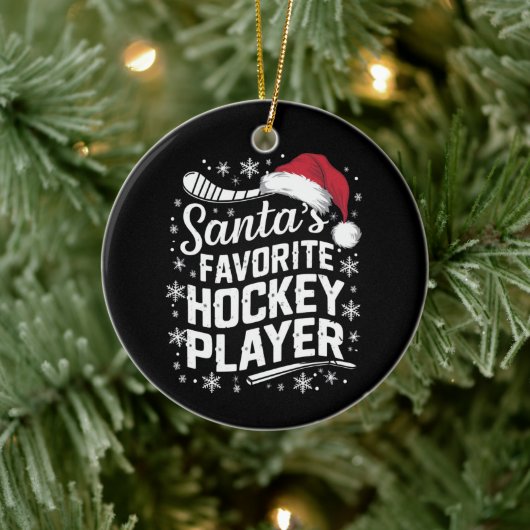 Kerstman's favoriete hockeyspeler Pyjama Kerstmis Keramisch Ornament (Boom)