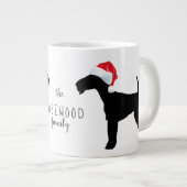 Kerstmis: Airedale Terrier Dogs Santa Hat Monogram Extra Grote Beker (Voorkant rechts)