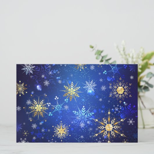 Kerstmis Blauwe Achtergrond met Gouden Sneeuwvlokk Briefpapier (Staand voorkant)