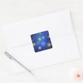 Kerstmis Blauwe Achtergrond met Gouden Sneeuwvlokk Vierkante Sticker (Envelop)