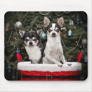 Kerstmis Chihuahua is in een rode mand Muismat