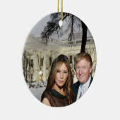 Kerstmis: Donald en Melania Keramisch Ornament (Rechts)
