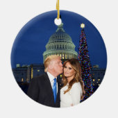 Kerstmis: Donald en Melania Keramisch Ornament (Achterkant)