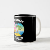 Kerstmis in juli Santa Flamingo Pool Summer Tweekleurige Koffiemok (Voorkant rechts)