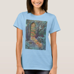 Kerstmis in oude kerk met glas-in-loodraam t-shirt