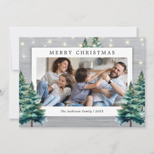 Kerstmis met familiefoto bij rustige dennenboom feestdagenkaart (Voorkant)
