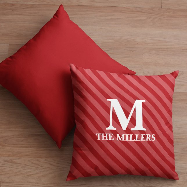 Kerstmis Modern Monogram Cute Red Striped Festive Kussen (Simple whimsical red striped monogram and name throw pillow)