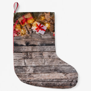 Kerstmis rustieke achtergrond, houten planken. kleine kerstsok
