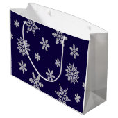 Kerstmis Snowflake Holiday Navy Blue Large Cadeauzakje (Achterkant Gekanteld)