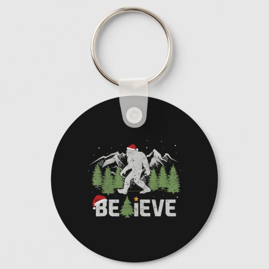 Kerstmisgeloof Bigfoot Funny Xmas Tree voor Mannen Sleutelhanger (Voorkant)